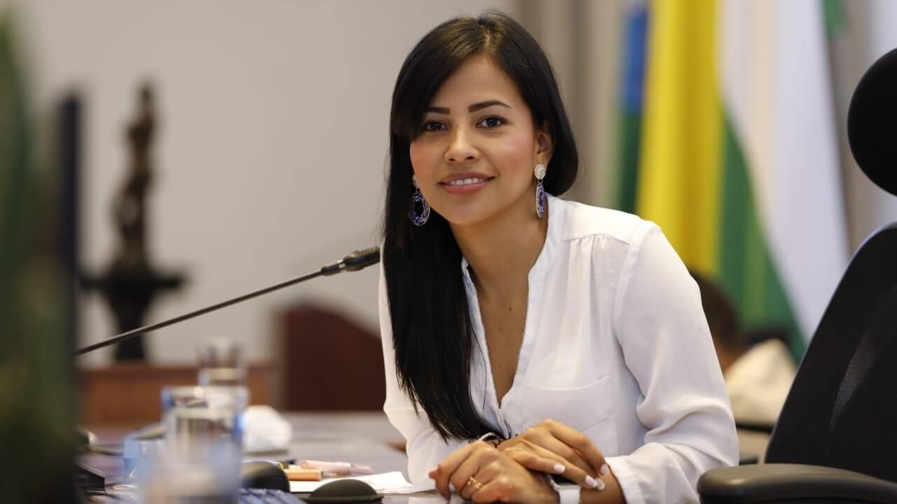 «CORPORADOS DEL CENTRO DEMOCRÁTICO ME QUIEREN APOYAR»: PAULINA AGUINAGA