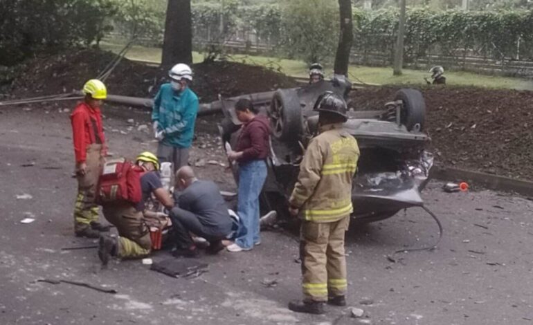 ¡EN FOTOS Y VIDEO!: Tremendo accidente de dos carros en la Regional dejó tres lesionados