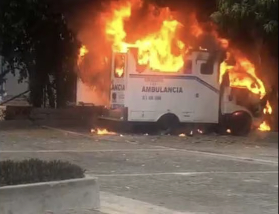 SITUACIÓN SE AGUDIZA EN EL BAJO CAUCA, QUEMARON UNA AMBULANCIA 