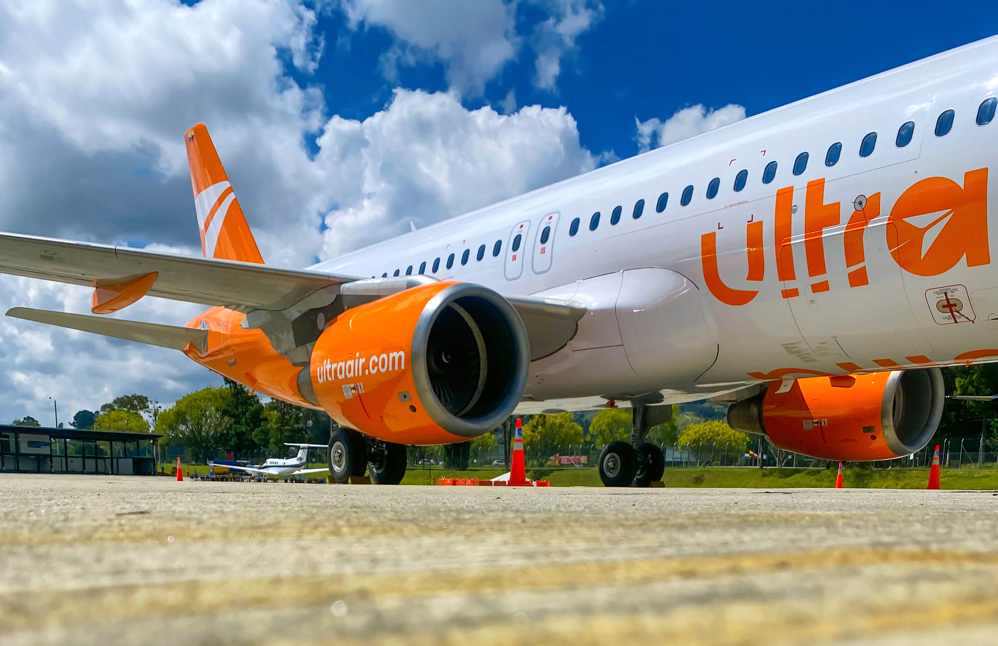 ¡Otra que cae!: la aerolínea Ultra Air suspende operaciones en Colombia desde este jueves