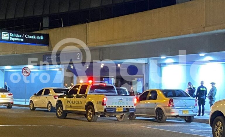 Balacera en el aeropuerto José María Córdova por fuga de un extranjero que iban a deportar