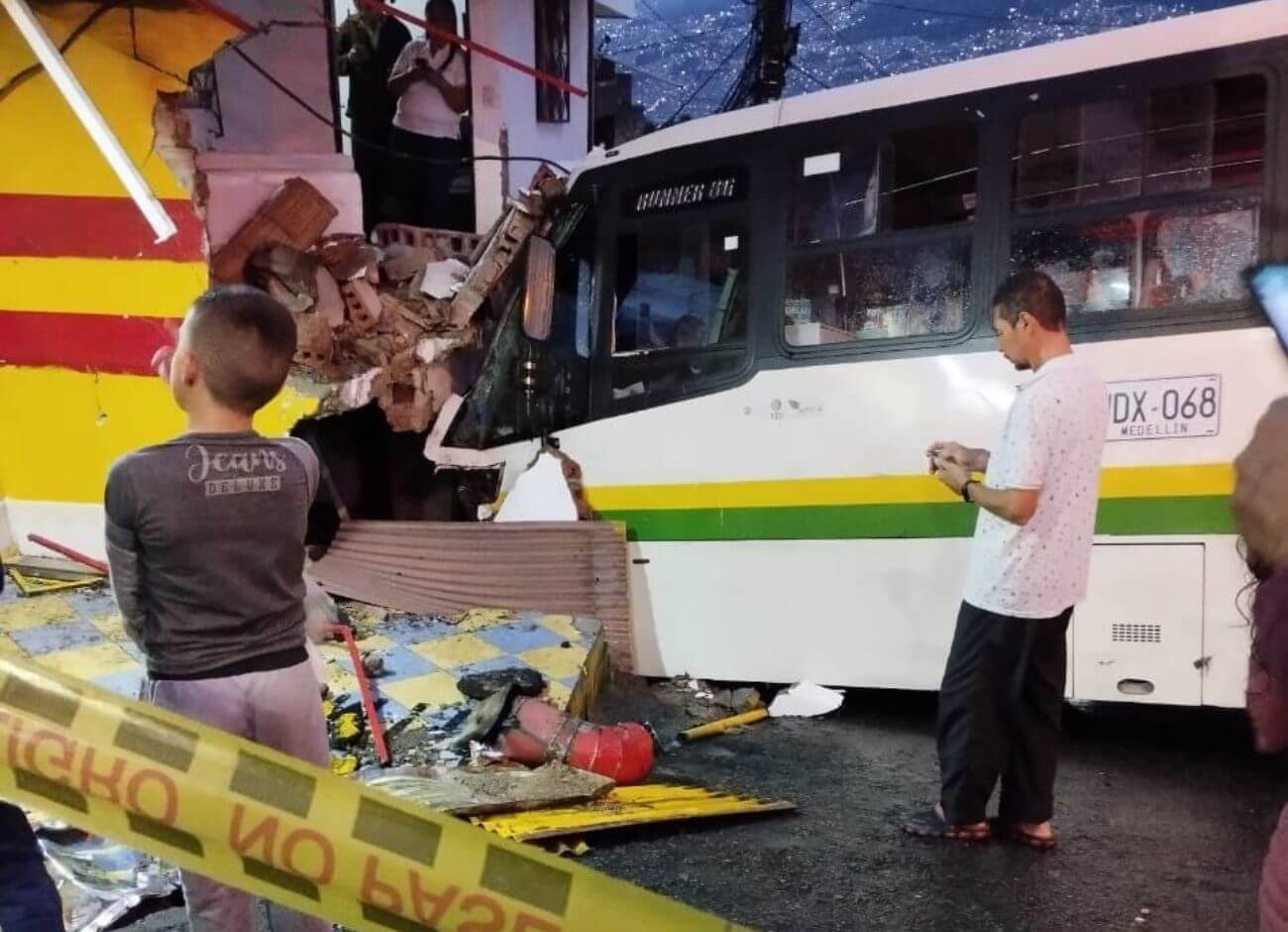 Susto por bus alimentador que se quedó sin frenos en una pendiente de Villa Guadalupe