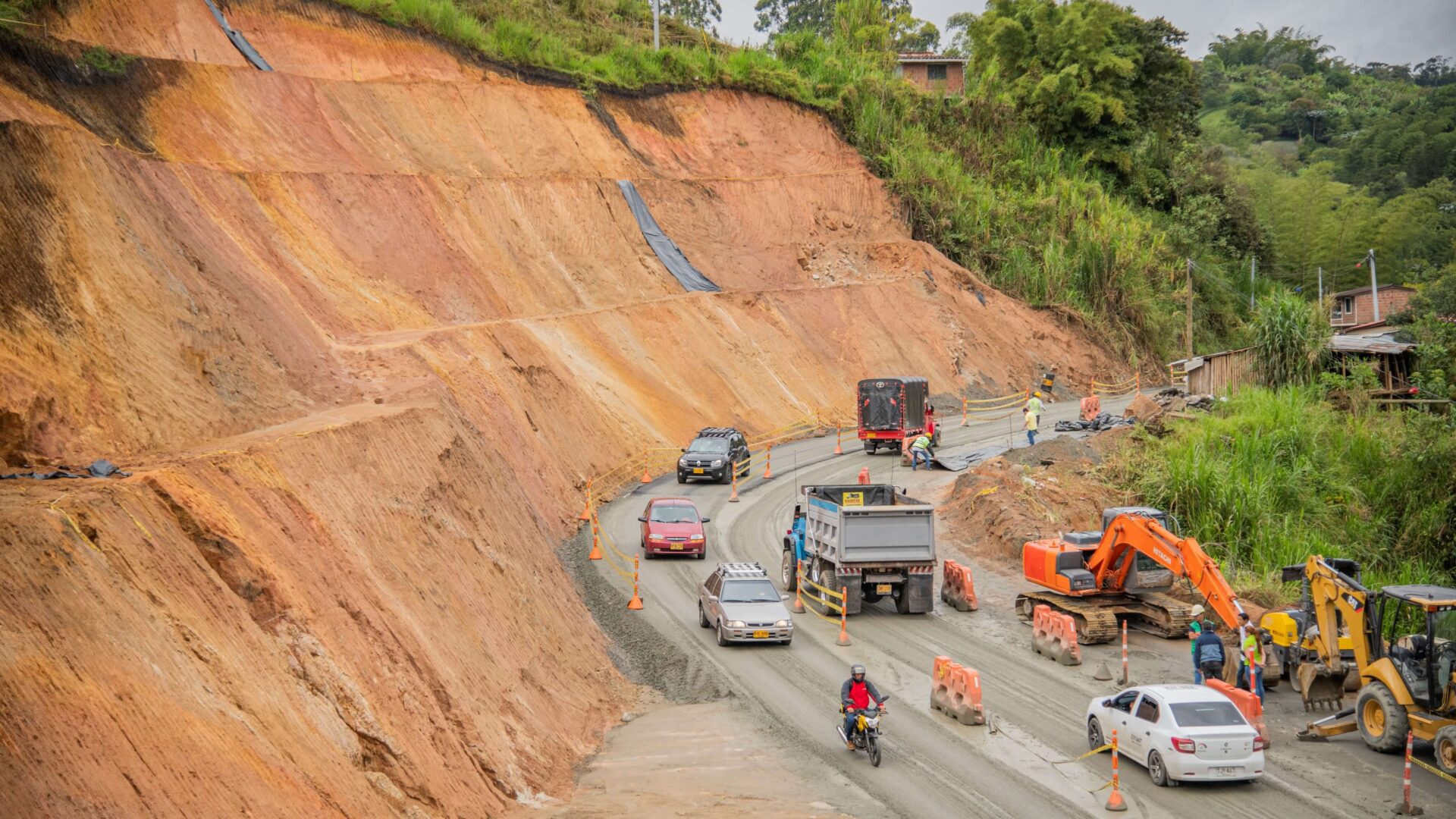 Habilitado nuevamente a dos carriles el km 12+500 de la Vía Marinilla – El Peñol