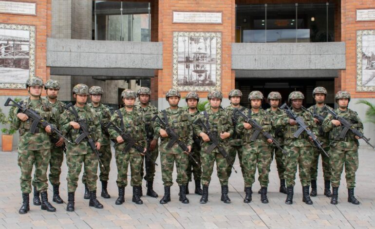 Itagüí, primer municipio del país en contar con escuadrón de mujeres del Ejército y la Policía