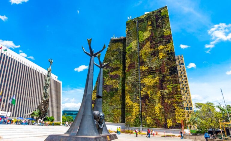 El seguundo muro verde más grande de América Latina lo tiene la Alcaldía de Medellín