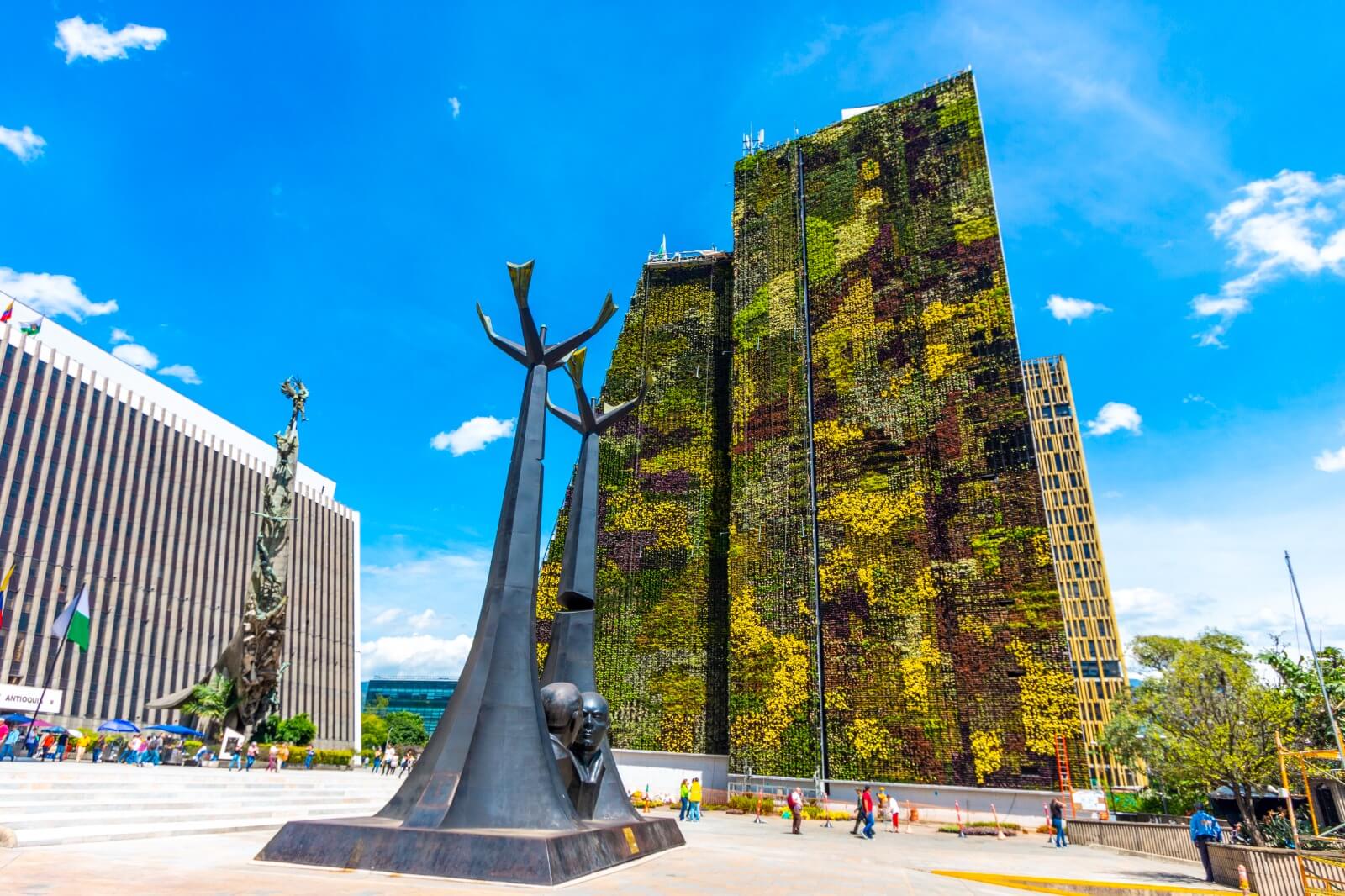 El seguundo muro verde más grande de América Latina lo tiene la Alcaldía de Medellín