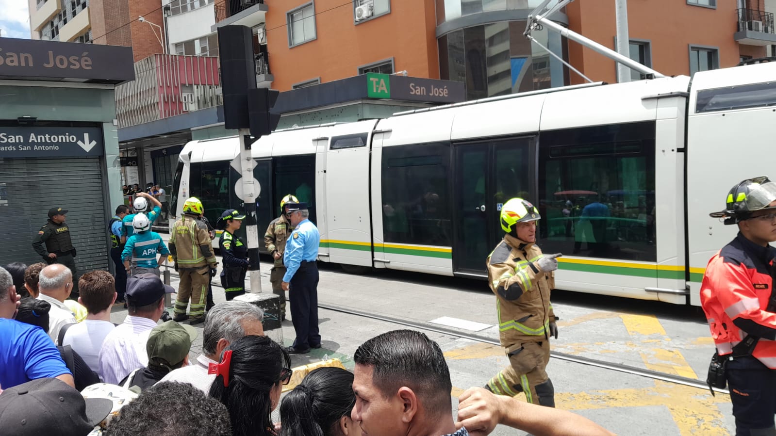 Habitante de calle murió al ser arrollado por el tranvía en Ayacucho con la Oriental
