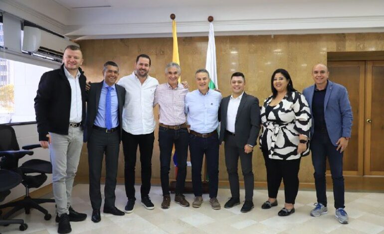 Gobernador de Antioquia y alcaldes solicitan respaldo del presidente Petro para el proyecto del Tren del Río