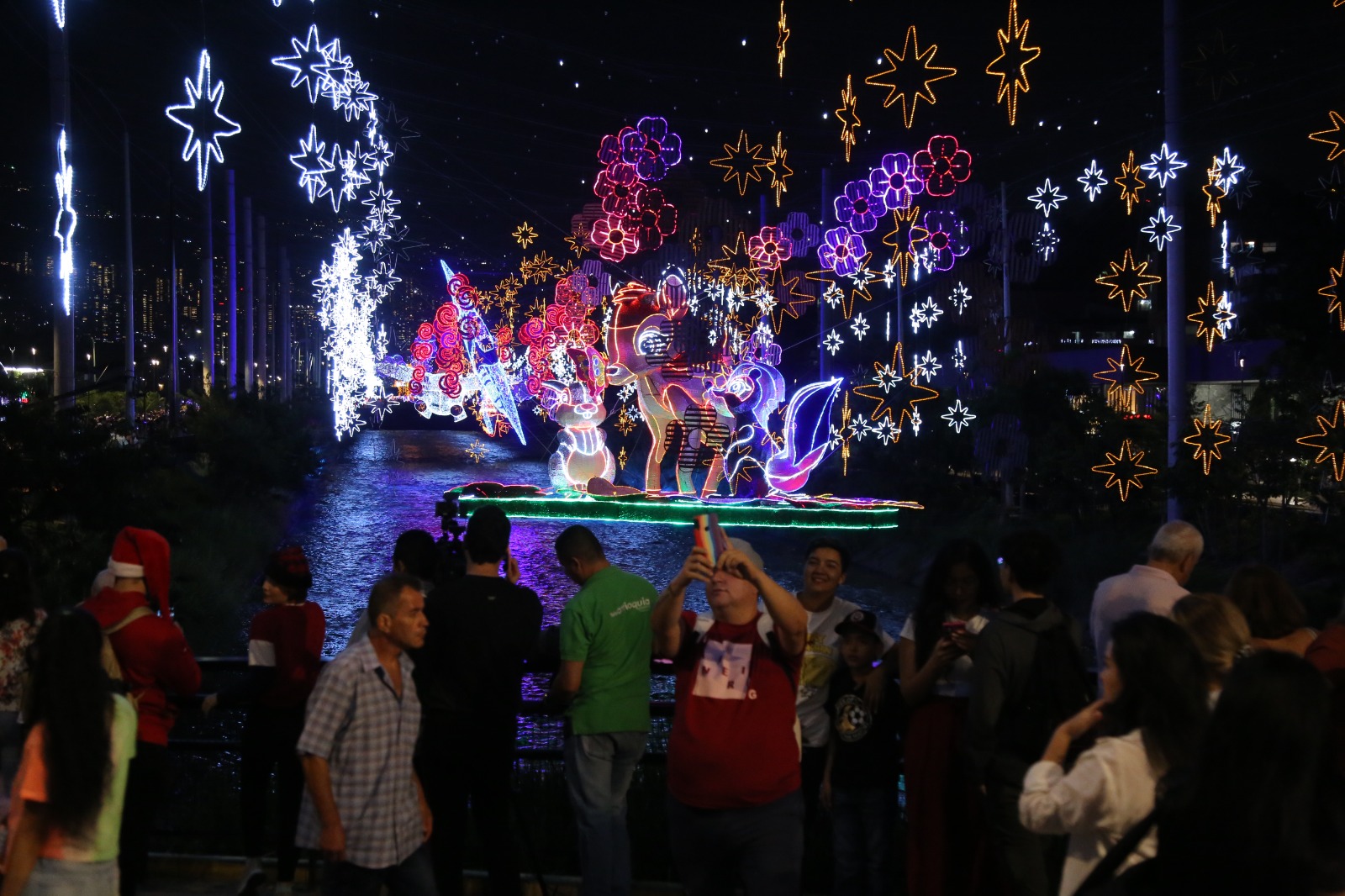 Alumbrados navideños de Medellín tendrán horario especial este 24 de diciembre