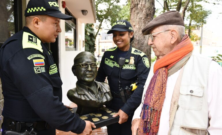 Policía Metropolitana recuperó busto de bronce que le hurtaron a los scouts de Santa Elena