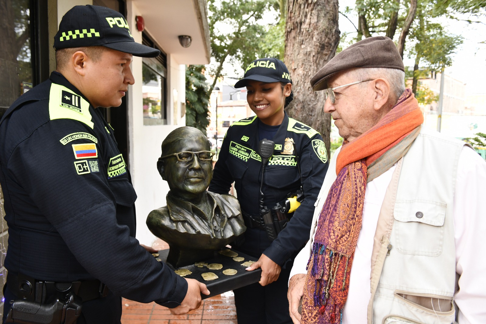 Policía Metropolitana recuperó busto de bronce que le hurtaron a los scouts de Santa Elena