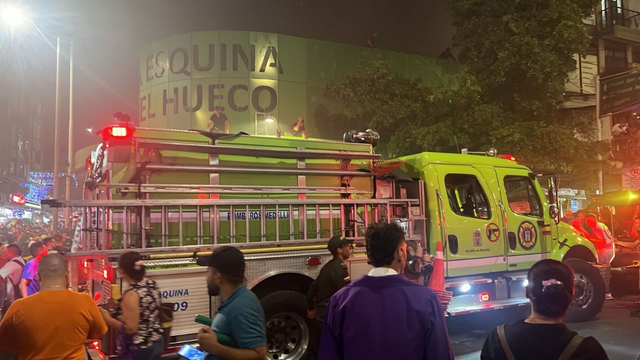 Aparatoso incendio se registró dentro de un centro comercial de El Hueco, en Medellín