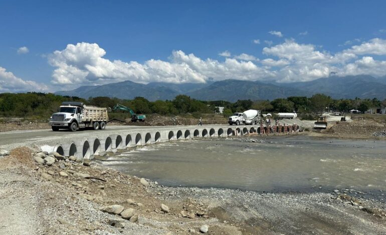 Habilitan paso provisional sobre el Río Tonusco en Santa Fe de Antioquia