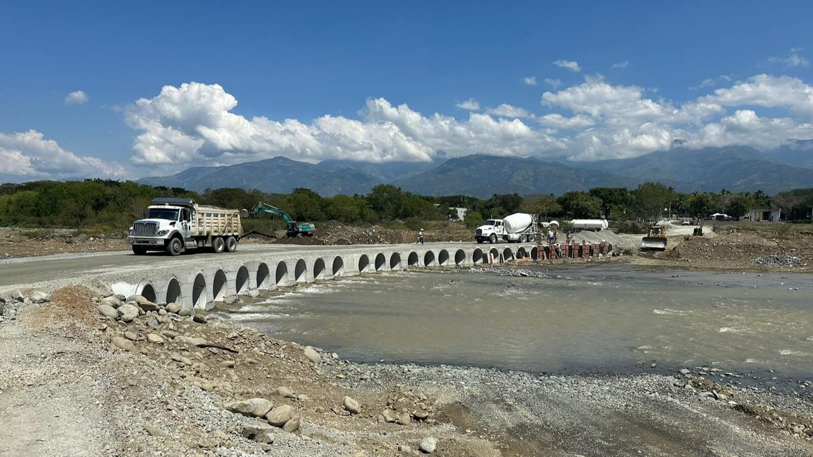 Habilitan paso provisional sobre el Río Tonusco en Santa Fe de Antioquia