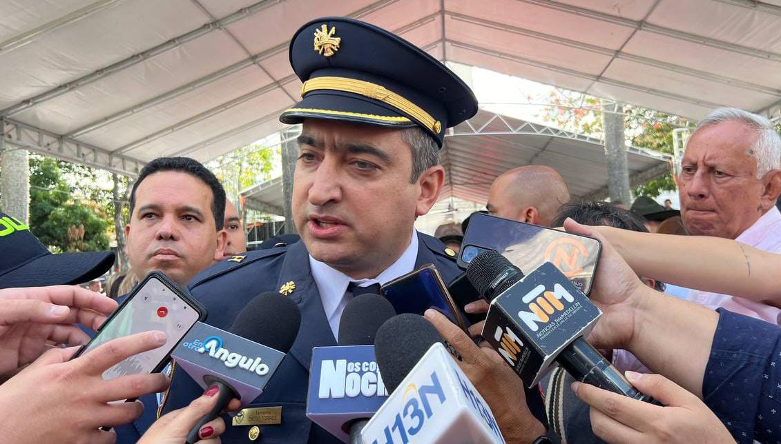 Alcalde electo de Itagüí, Diego Torres, se posesionó rindiendo homenaje a los bomberos