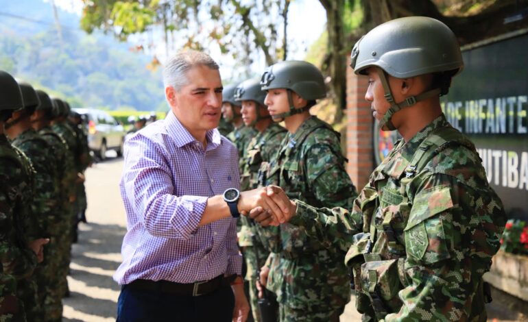 Escuadrones militares y policiales, la iniciativa del gobernador Andrés Julián Rendón para combatir la delincuencia en Antioquia