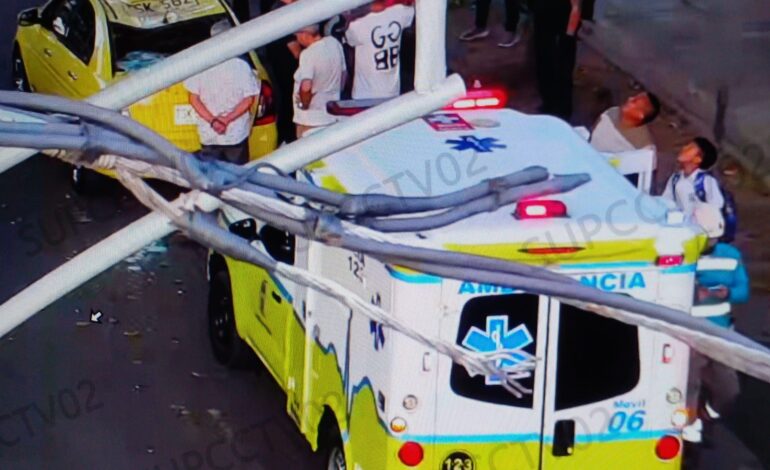¡Lamentable incidente!: ecuatoriano cayó sobre el techo de un carro tras caerse en Prado Centro