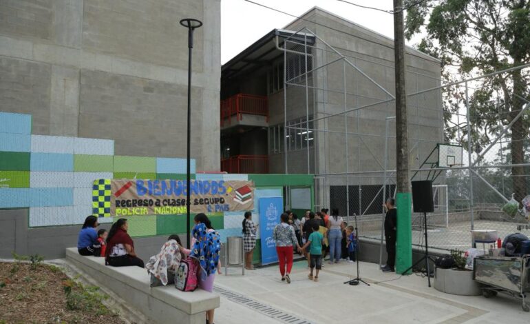 ¡Como nuevo!: 1.200 estudiantes de El Manzanillo, Itagüí, estrenan obras del colegio