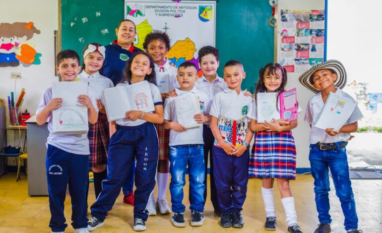 «Alcanzamos 99,8% en la matrícula escolar»: gobernador Rendón celebró avance de la matrícula en colegios de Antioquia