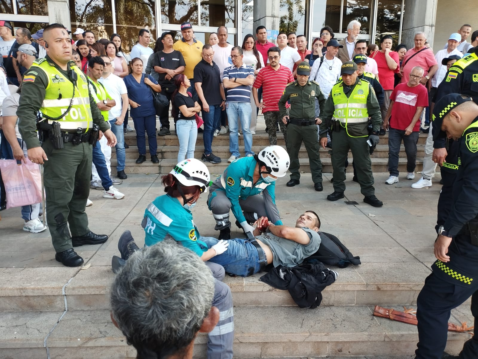 «La niña ya se está recuperando»: alcalde de Medellín sobre bebé herida en altercado afuera del Palacio de Justicia