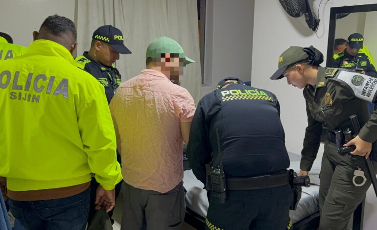 Con 13 establecimientos cerrados y un gringo capturado culminó gran operativo en el centro de Medellín