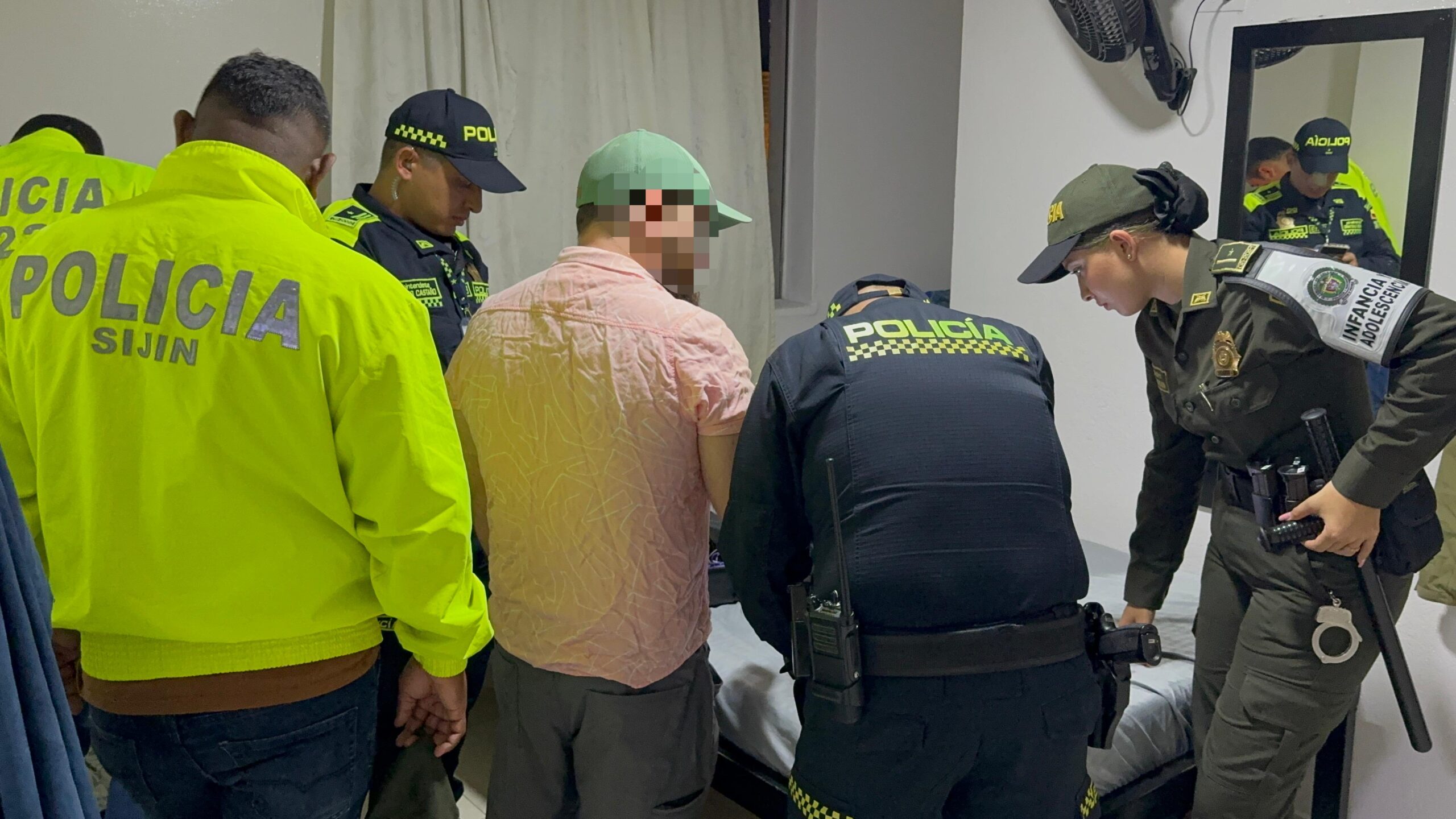 Con 13 establecimientos cerrados y un gringo capturado culminó gran operativo en el centro de Medellín