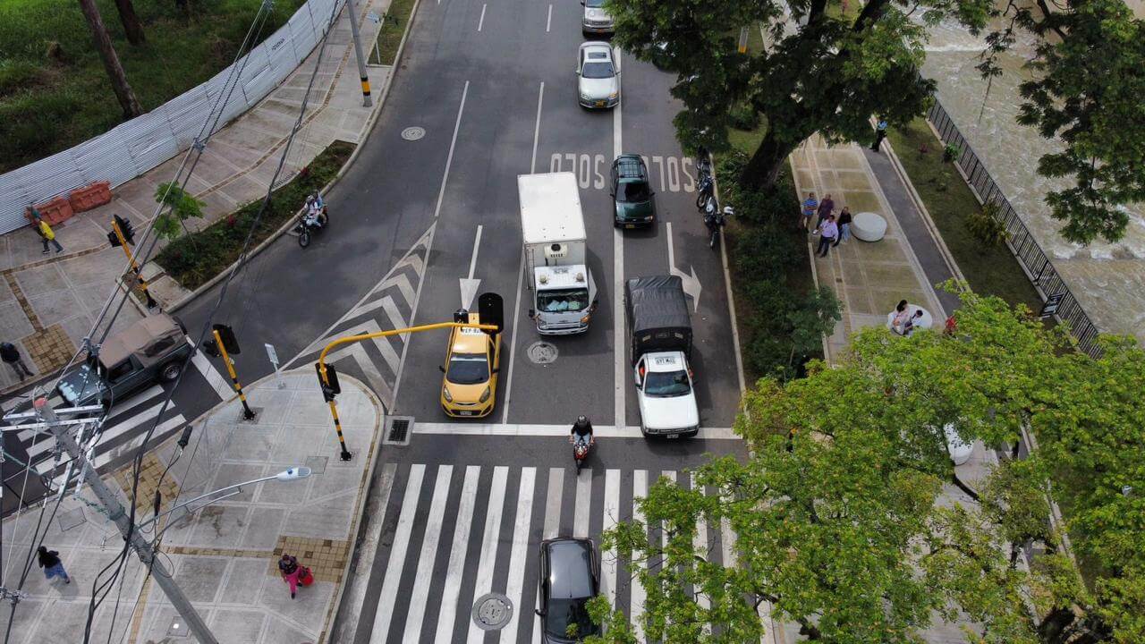 Itagüí implementa nuevos cruces semafóricos para mejorar la movilidad