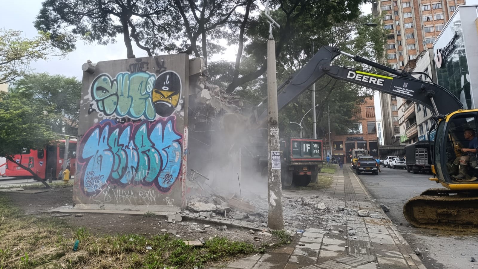 Alcaldía de Medellín tumbó estructura pública que se tomaron los delincuentes en el centro