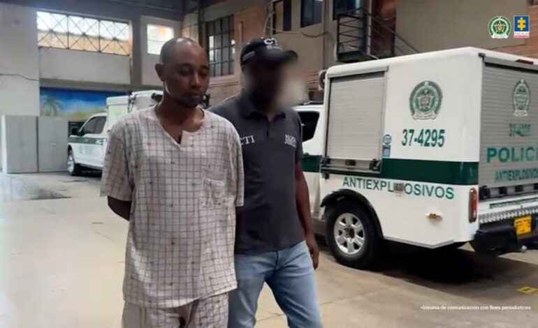 Les echaba la bendición para tumbarlos: capturaron en Medellín a falso sacerdote que tumbó a más de 200 personas en todo el país