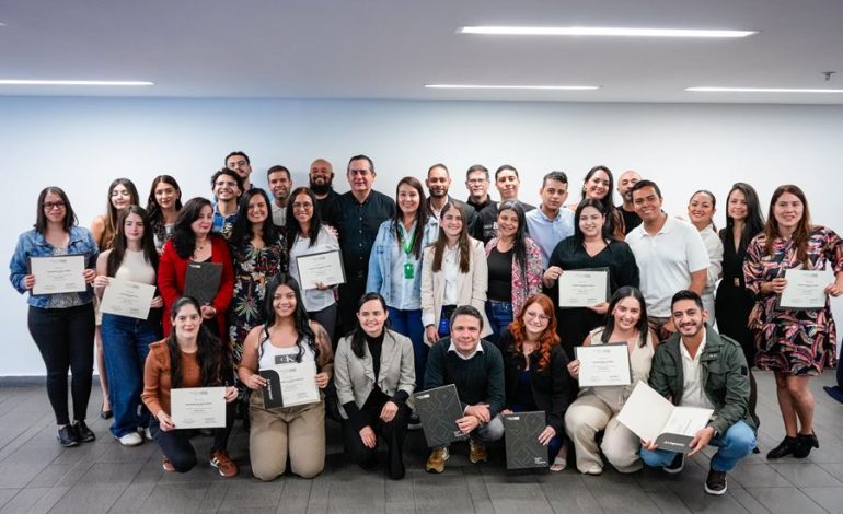 Envigado gradúa a 38 ciudadanos en programa de bilingüismo para el empleo