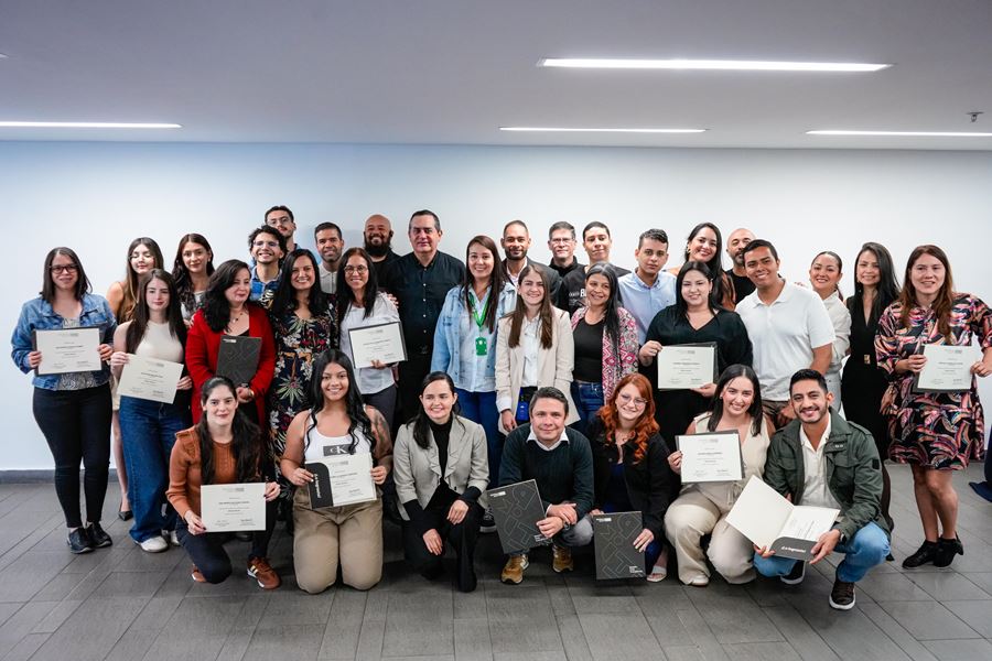 Envigado gradúa a 38 ciudadanos en programa de bilingüismo para el empleo