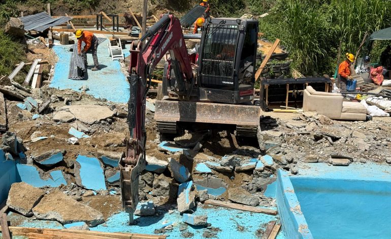 Autoridades recuperan el cerro Las Tres Cruces tras demolición de piscinas y estructuras ilegales