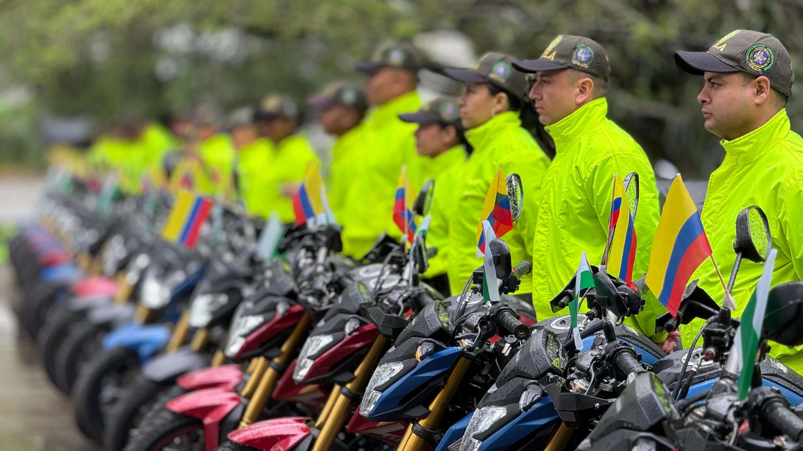 Medellín entrega dotación histórica de vehículos a la Policía