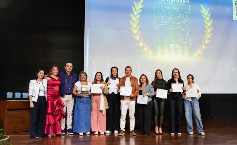 Envigado exaltó a sus mejores docentes en la Gala del Maestro 2025