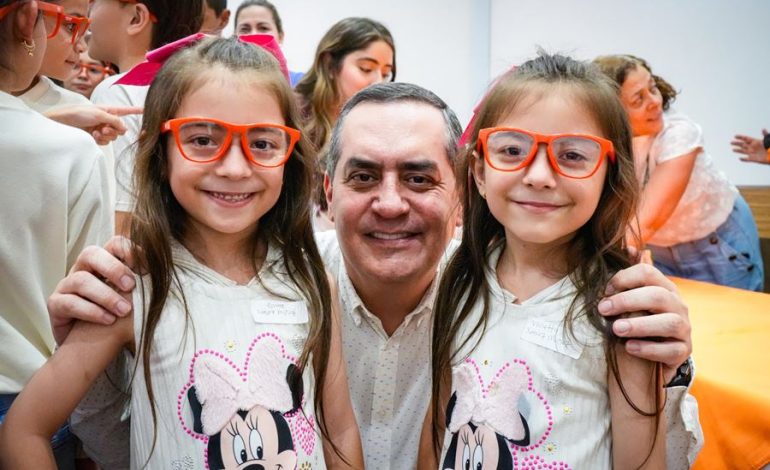 221 niñas, niños y adolescentes de Envigado reciben lentes y monturas para mejorar su visión