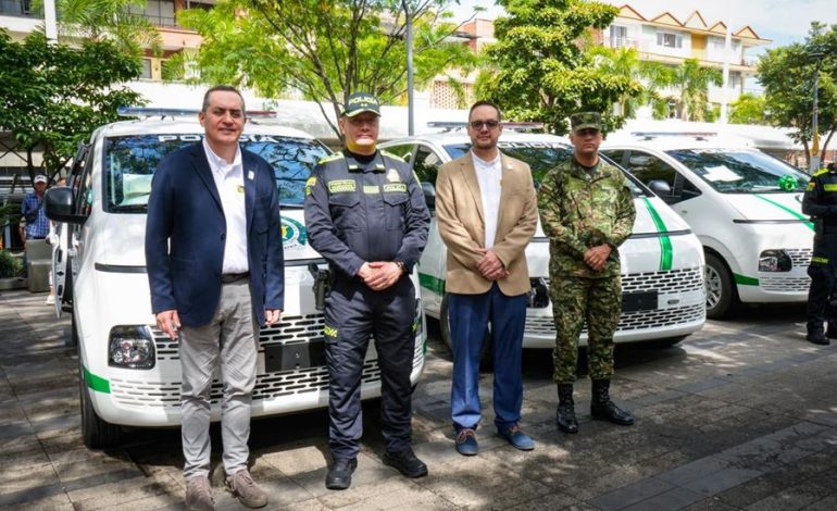 Envigado fortalece su seguridad con tres nuevos vehículos para la Policía Nacional