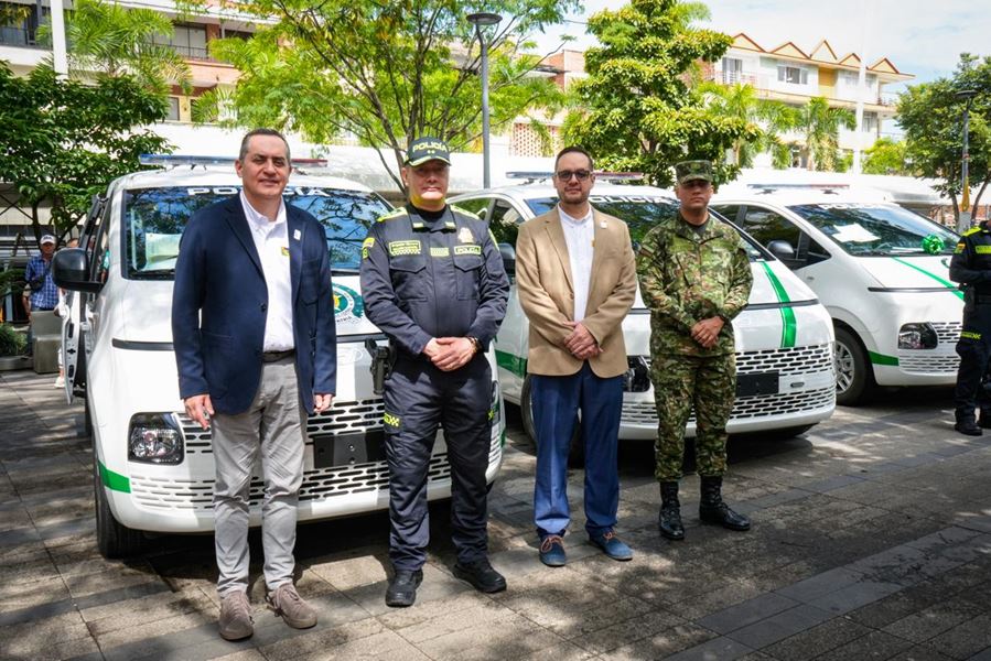 Envigado fortalece su seguridad con tres nuevos vehículos para la Policía Nacional