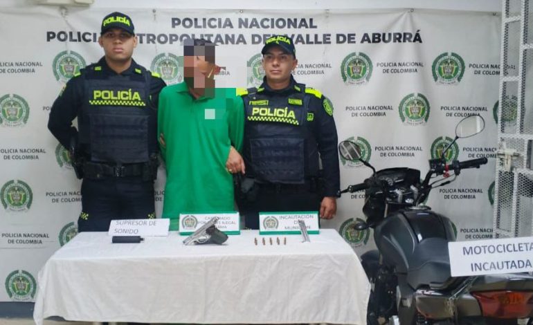 Policía captura a un mensajero armado durante operativo de control en Laureles