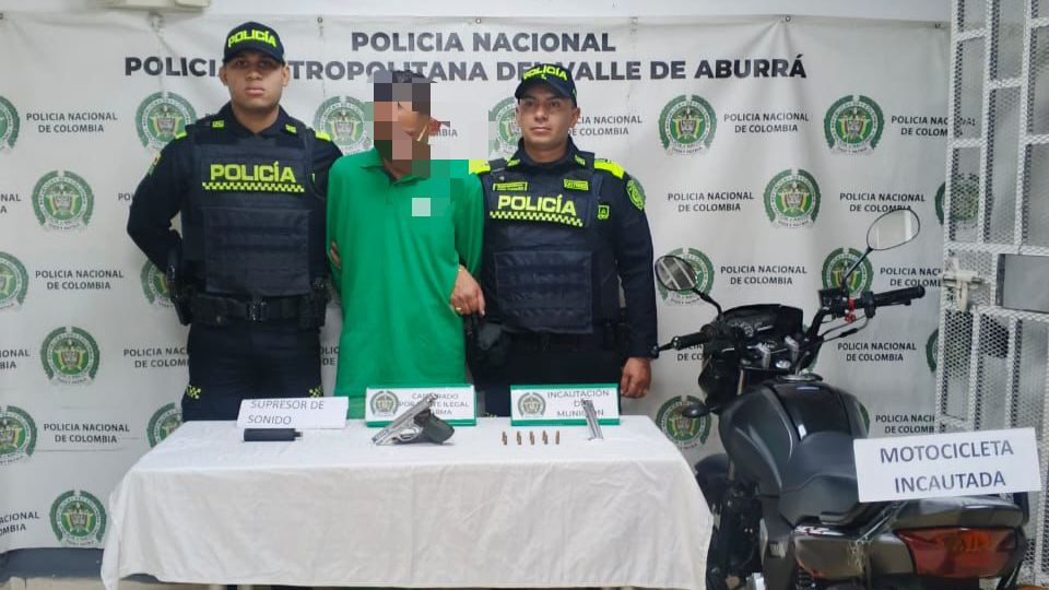 Policía captura a un mensajero armado durante operativo de control en Laureles