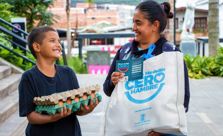 Medellín refuerza la Alianza Cero Hambre para llevar mercados a familias vulnerables en Navidad