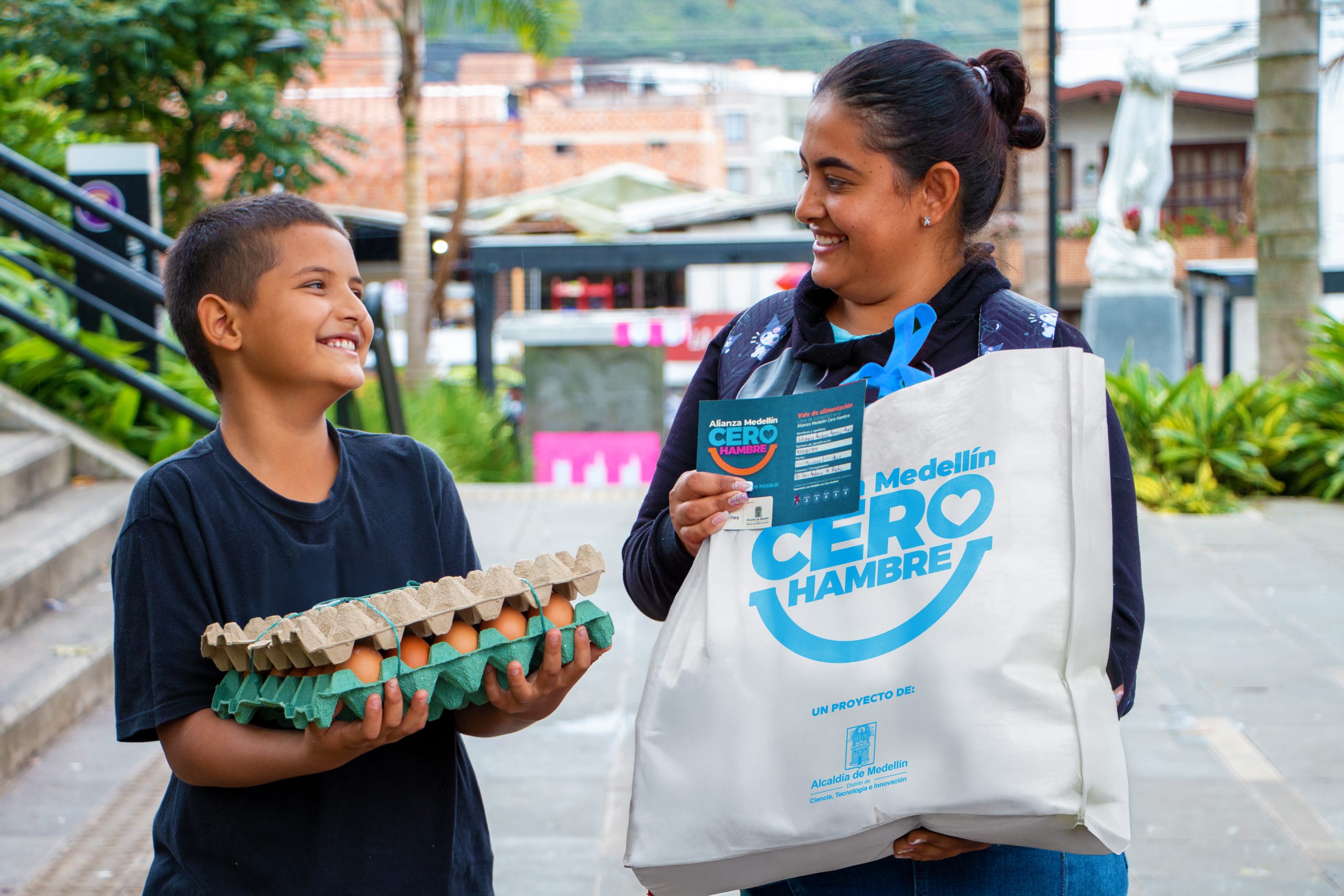 Medellín refuerza la Alianza Cero Hambre para llevar mercados a familias vulnerables en Navidad