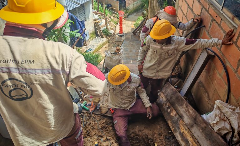 Con Unidos por el Agua de EPM, en Medellín hay más acceso al agua y al alcantarillado para más de 12.000 familias