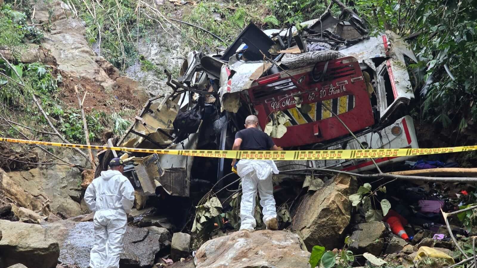Tragedia vial en Antioquia deja 17 estudiantes muertos
