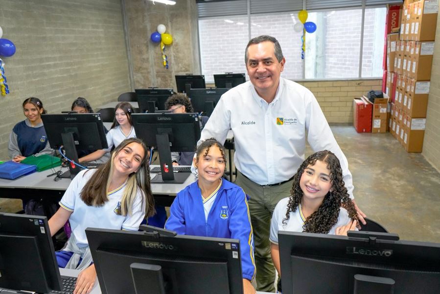 Colegio de Envigado estrenará 28 computadores para las actividades de sus estudiantes