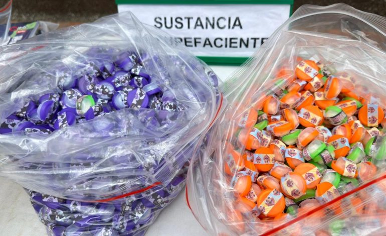¡Miserables! Vendían cocaína saborizada a niños en las afueras de los colegios de Medellín