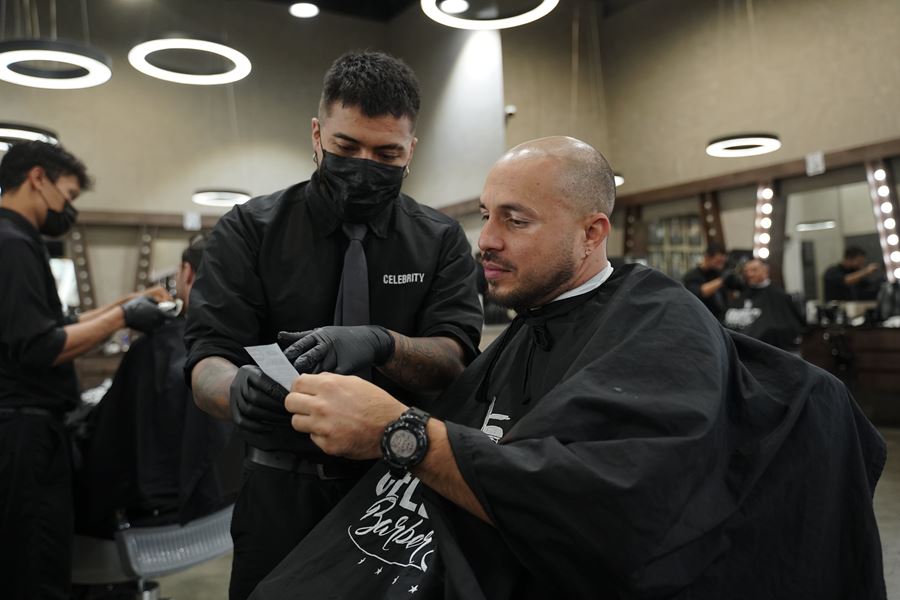 Envigado impulsa “Aliados del Alma” para convertir peluquerías y barberías en espacios de apoyo para la salud mental