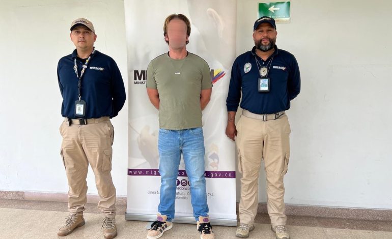 “5.000 dólares por dejarlo ir”: traficante de drogas intentó sobornar a oficiales de Migración Colombia