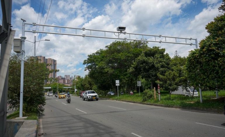 Envigado inicia fase pedagógica de nuevas cámaras de fotodetección en la avenida Regional