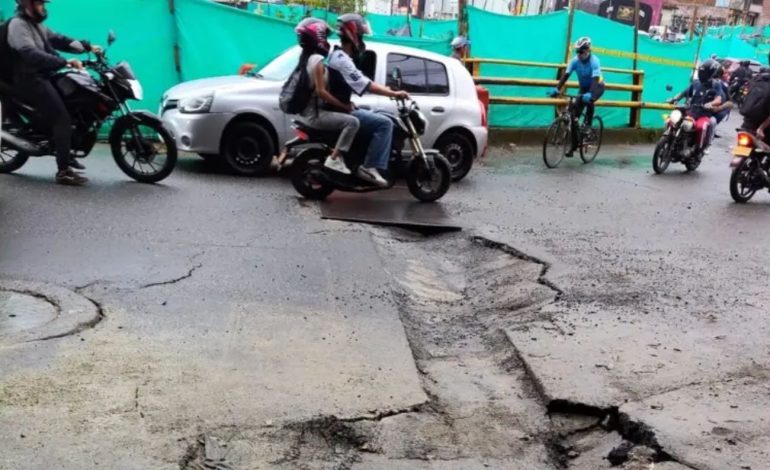 Otro hundimiento vuelve a poner en líos al puente de la quebrada La Limona, entre Itagüí y San Antonio de Prado, Medellín