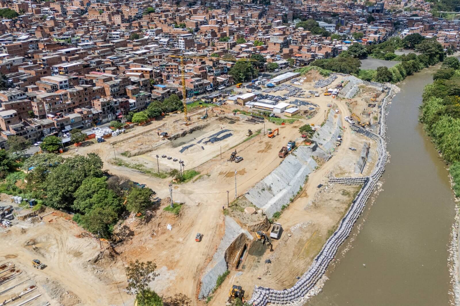 Parque Primavera Norte tiene un avance del 30% en sus obras: trabajan sobre la protección del río Medellín